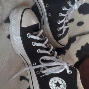 Size 8 converse worn once